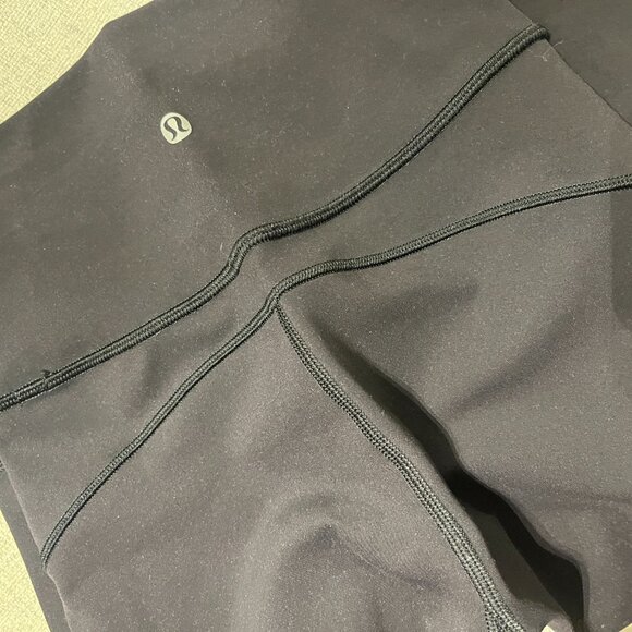 LULULEMON In Movement Tight 25" Everlux — Size 2 (Black) - Picture 4 of 6